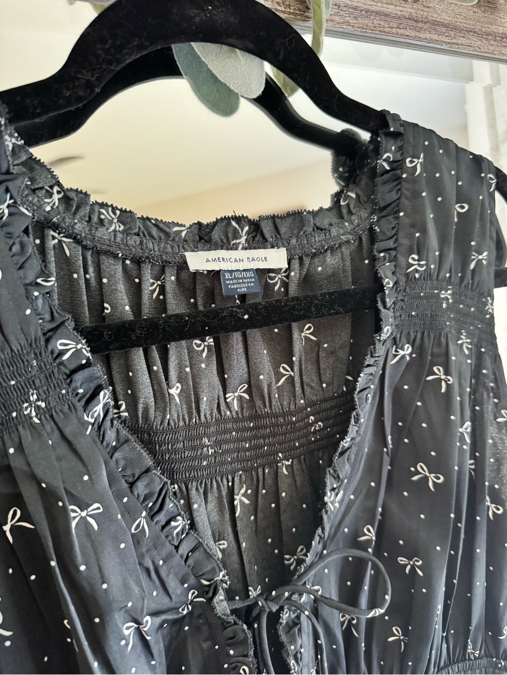 American Eagle Outfitters Black Sleeveless Bow-Print Tie-Front Top - Picture 3 of 3